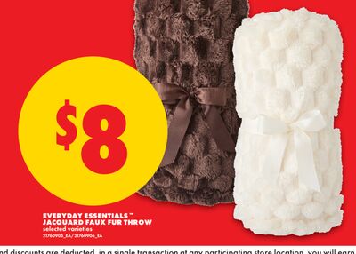 EVERYDAY ESSENTIALS ™ JACQUARD FAUX FUR THROW